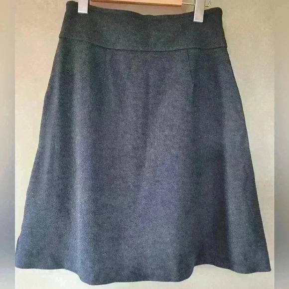 Banana Republic | Grey Jersey like Skirt with Buttons Down the Front, Size 0 - Picture 2 of 6